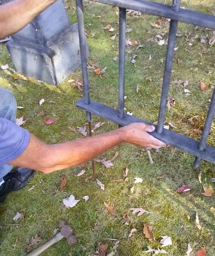 make a Halloween fence