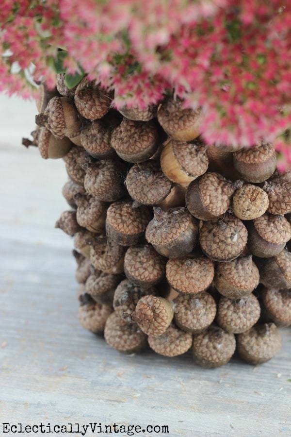 These acorn crafts are super easy and allow you to decorate your home for fall on a tight budget. Involve the whole family for a day of fall fun :)