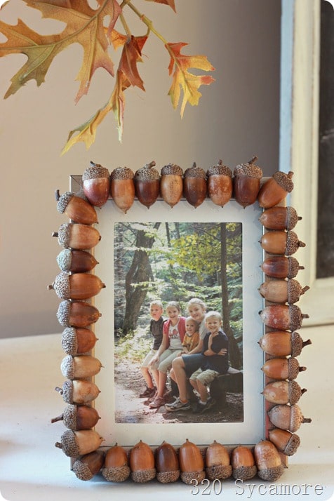 These acorn crafts are super easy and allow you to decorate your home for fall on a tight budget. Involve the whole family for a day of fall fun :)