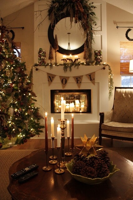 It's so much fun to decorate the mantel each year and add a new little piece of pizzazz to it. Here are 10 Christmas Fireplace Mantel Ideas that I LOVE!