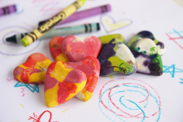 Need a fun DIY Valentine's Day craft to do with the kids? These Valentine's Day crafts for kids are perfect for all ages!